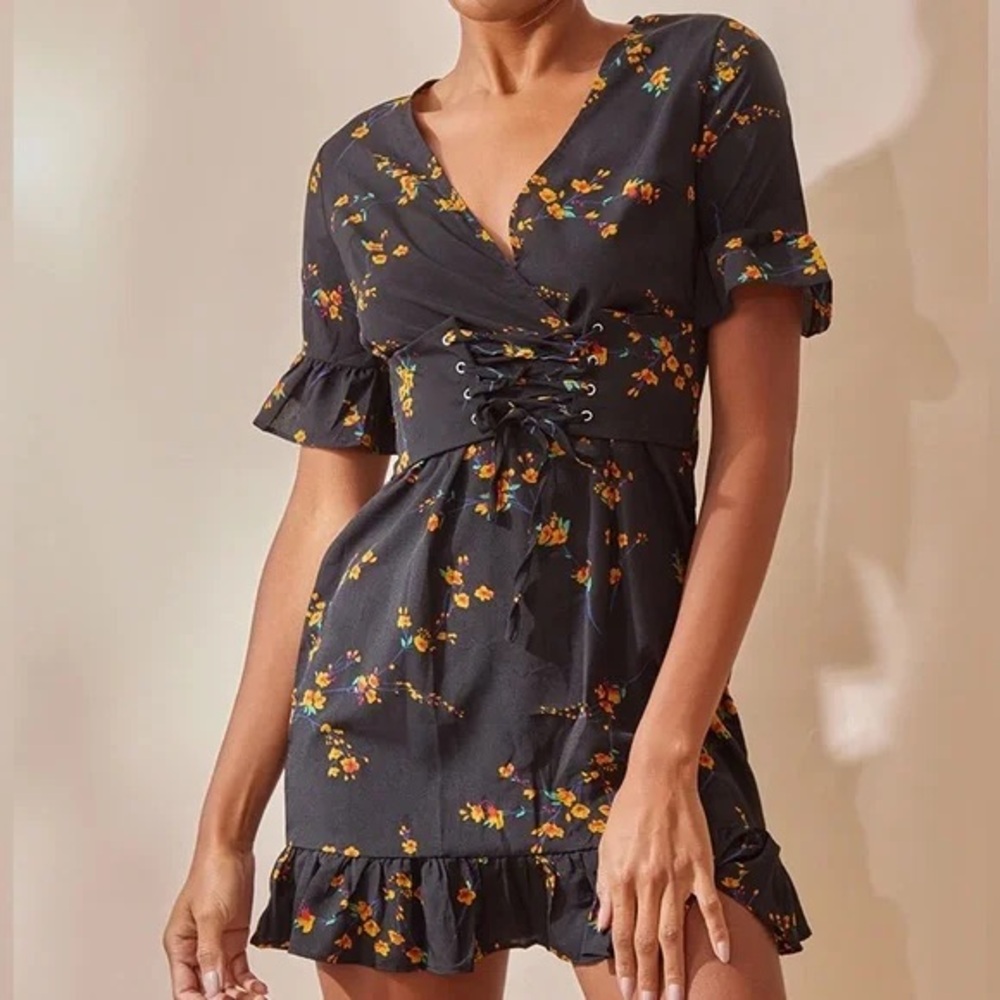 PrettyLittleThing Sz 6 Black Floral Corset Swing Dress